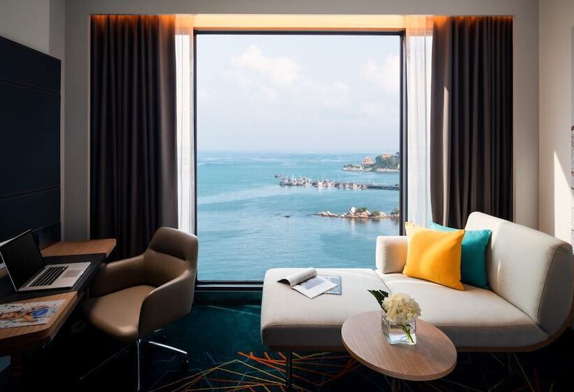اتاق لوکس با چشم‌انداز دریا, Novotel Marina Sriracha