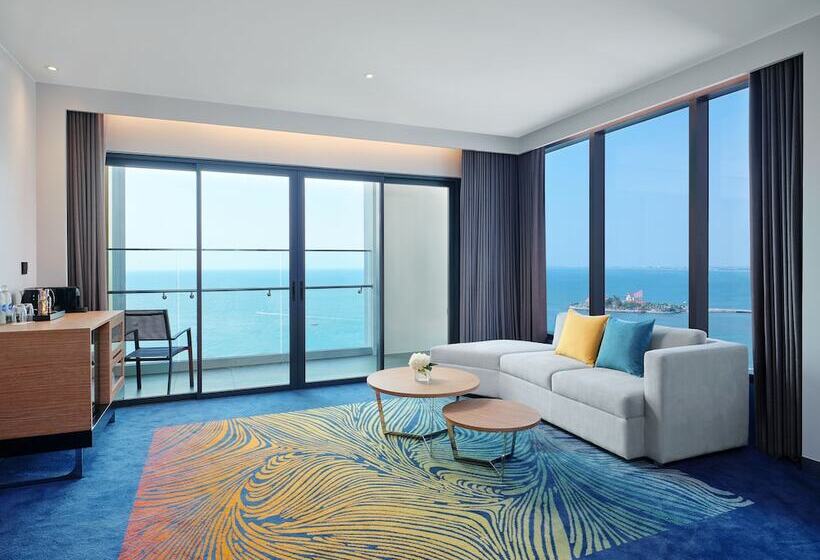 سوییت جونیور با چشم‌انداز دریا, Novotel Marina Sriracha