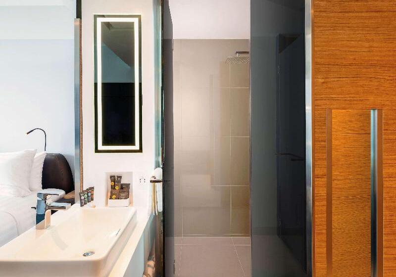 اتاق پرمیوم با چشم‌انداز دریا, Novotel Marina Sriracha