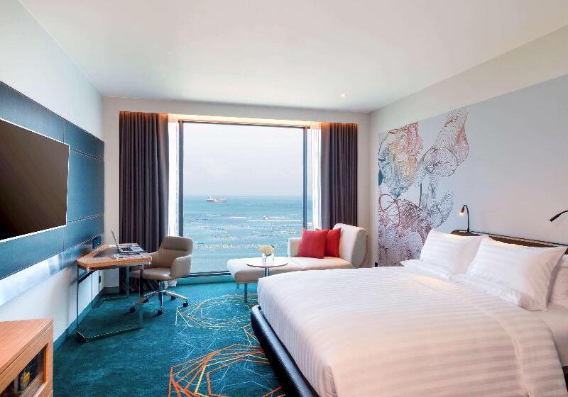 اتاق پرمیوم با چشم‌انداز دریا, Novotel Marina Sriracha