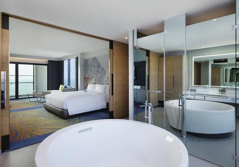 سوییت جونیور با چشم‌انداز دریا, Novotel Marina Sriracha