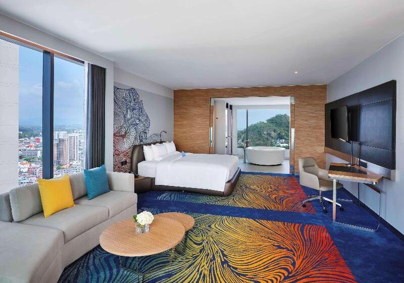 سوییت جونیور با چشم‌انداز دریا, Novotel Marina Sriracha