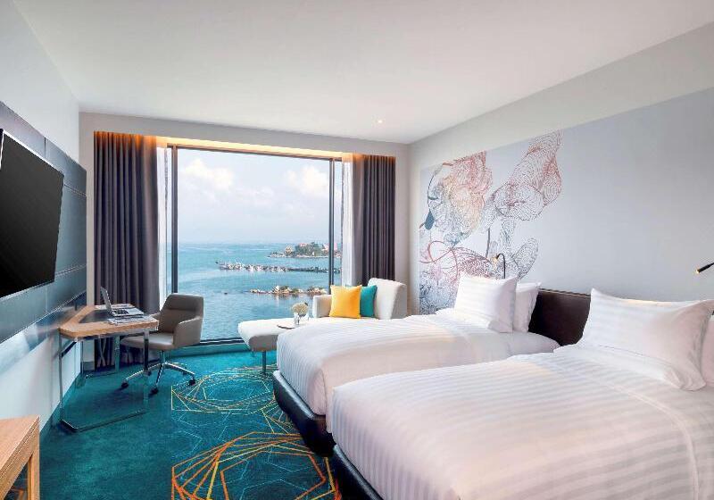 اتاق پرمیوم با چشم‌انداز دریا, Novotel Marina Sriracha