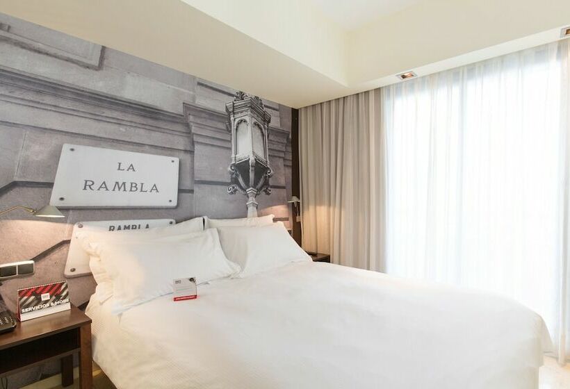 Номер Superior с Балконом, Moxy Barcelona