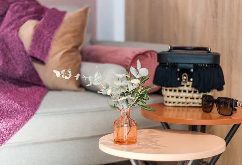 Студия Deluxe, Linda Boutique