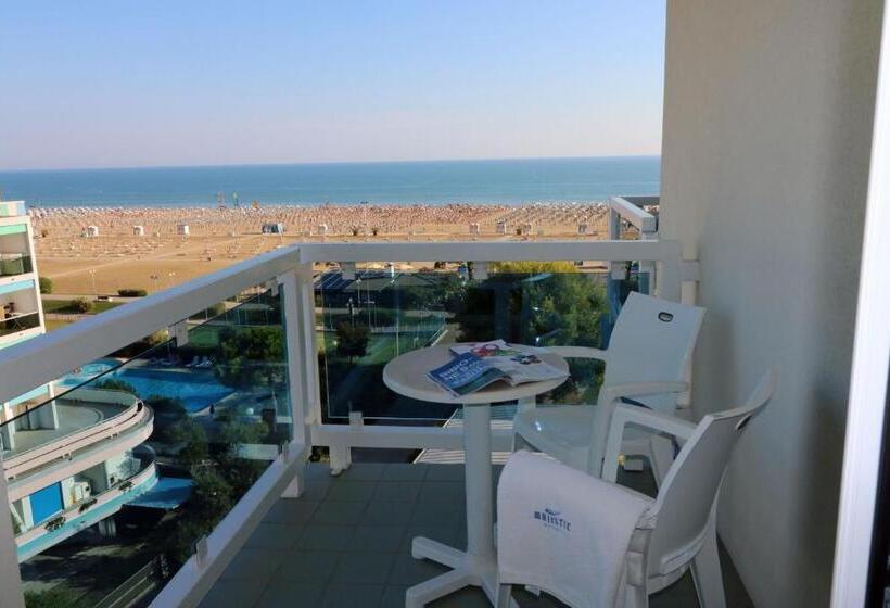 Трехместный Номер Комфорт, Majestic Beach Hotel & Wellness