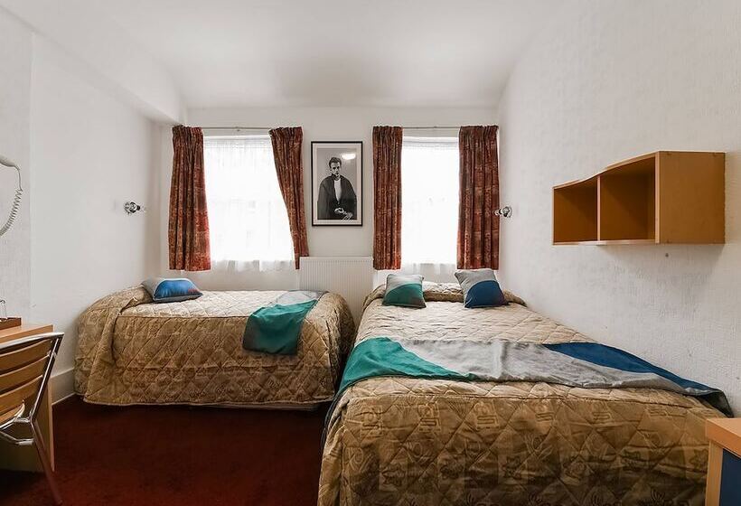 Трехместный Номер Deluxe, Boston Court