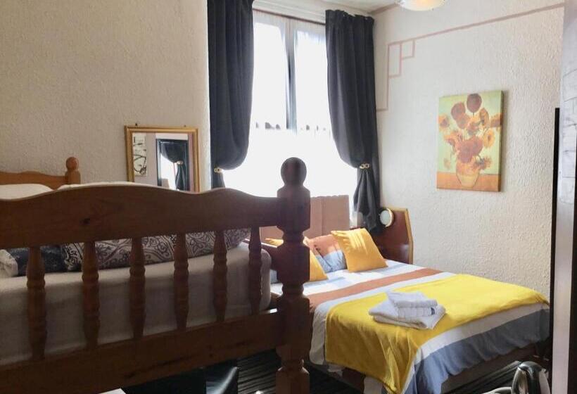 四人标准间, Kirkstall Guest House