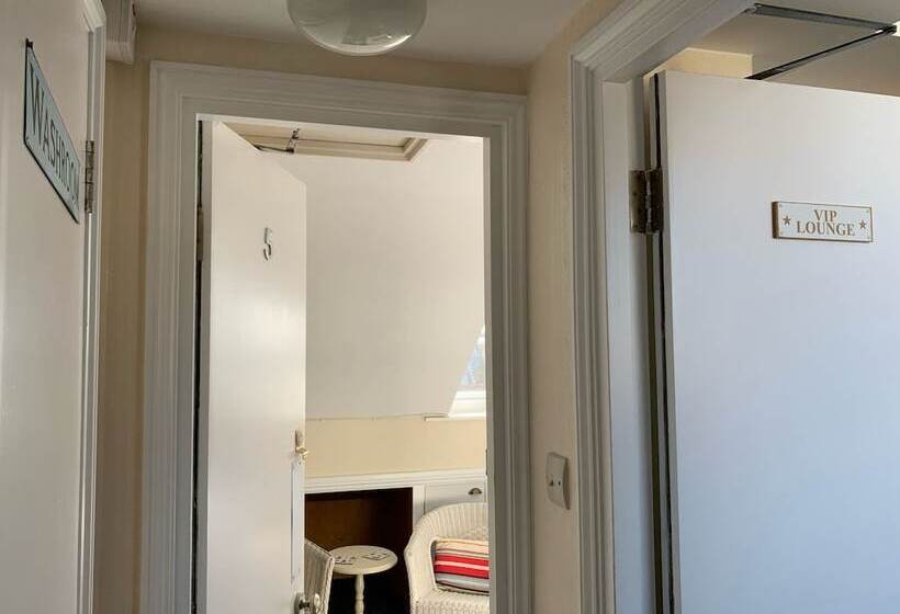 Полулюкс, Letchworth Guest House