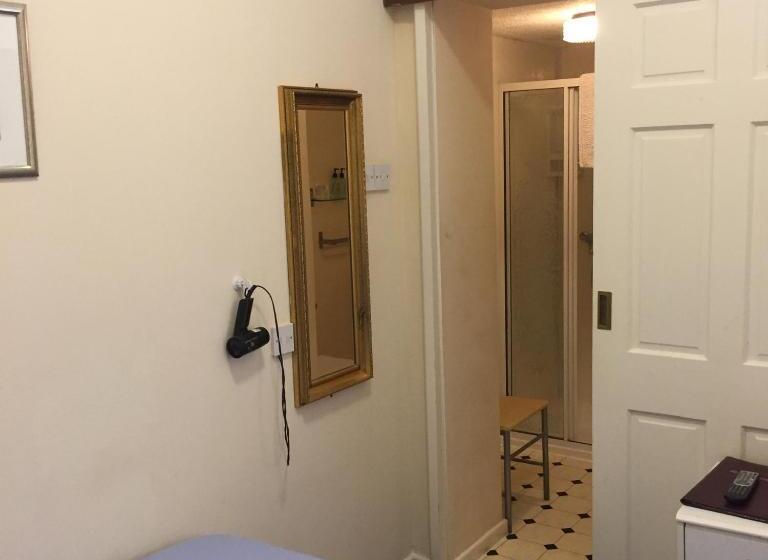 اتاق اکونومی, Marlow Lodge