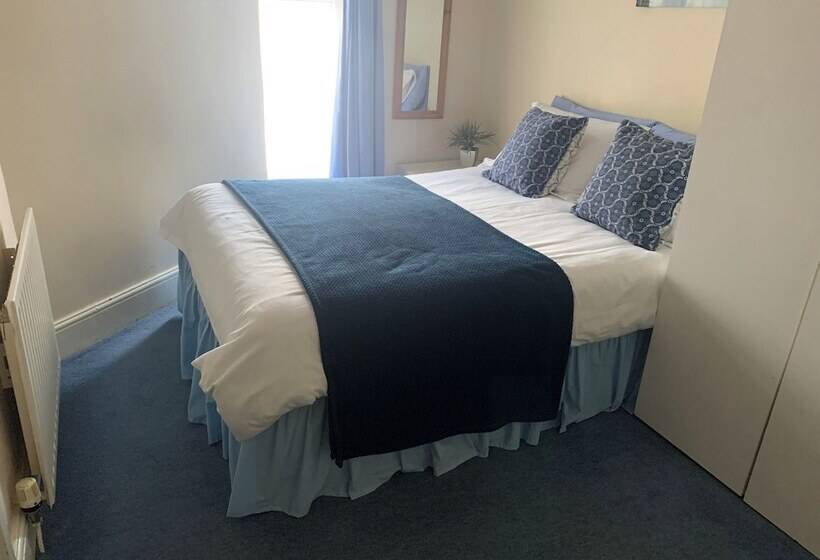 اتاق لوکس خانوادگی, Marlow Lodge