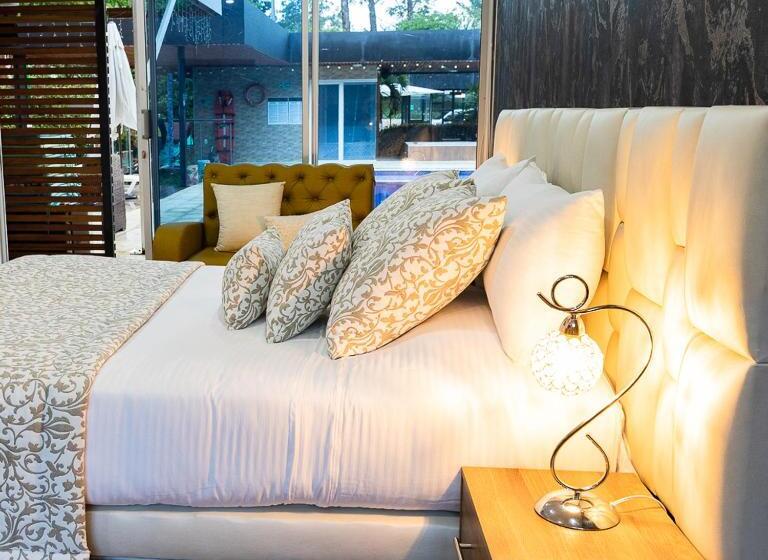 غرفة قياسية مطلّة علي حمام السباحة, Libertg Hotels Spa