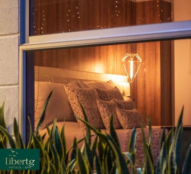 스위트 킹사이즈 침대, Libertg Hotels Spa