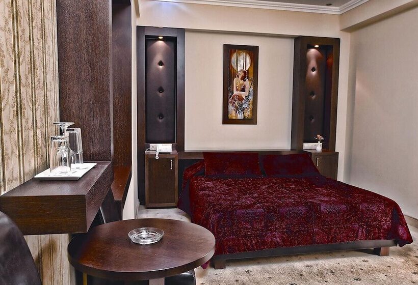 اتاق استاندارد سه نفره, Phaidon Hotel & Spa