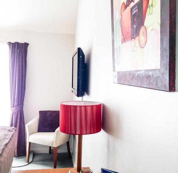 Студия Стандарт, Bush Inn Court Motel