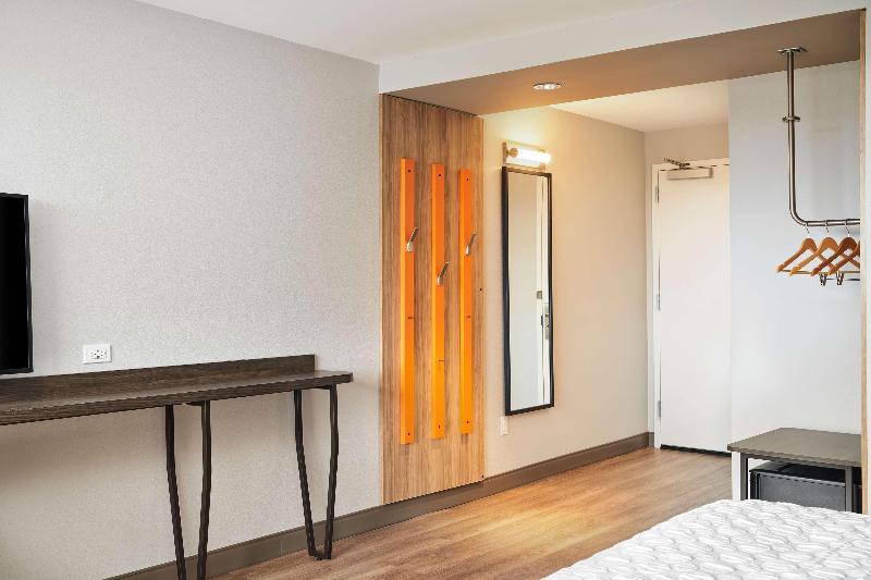 Номер Стандарт Кровать Кинг Адаптированный для Инвалидов, Tru By Hilton Ft. Lauderdale Airport