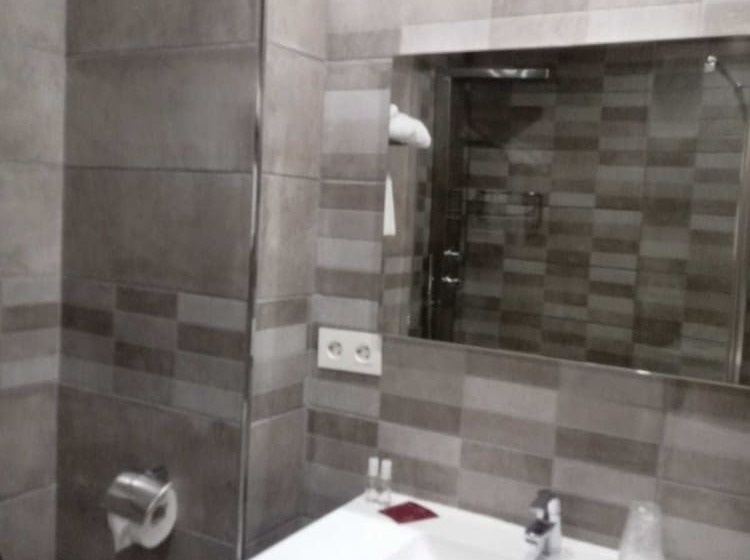 스탠다드 룸, Hostal Montreal