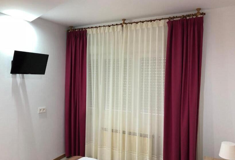 스탠다드 룸, Hostal Montreal