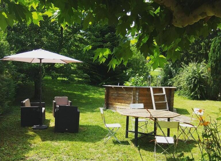Номер Стандарт Вид на Сад, J&g House