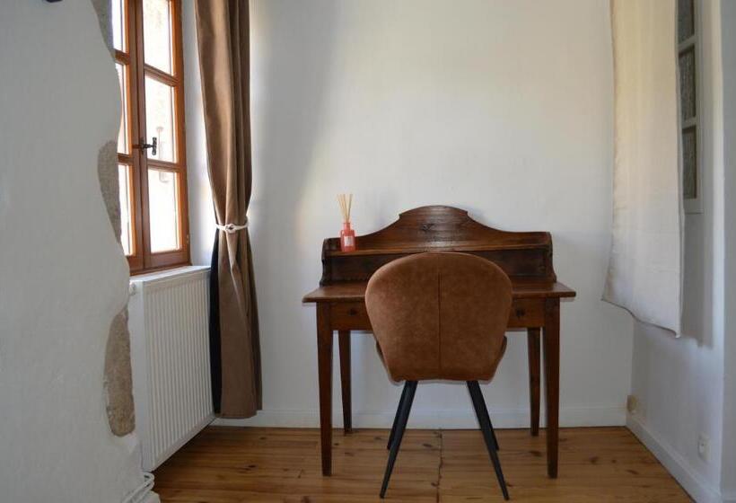 Дом 2 Спальни, J&g House