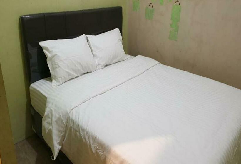 Номер Стандарт, Safaraz Garden Near Galaxy Bekasi Mitra Reddoorz