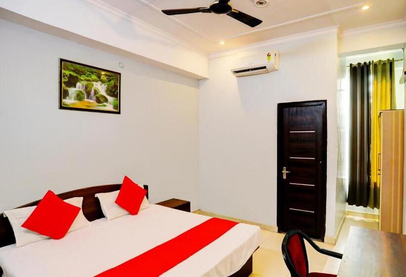 Triple Classic Room, Oyo 29308 Virasat Shaheed Path Inn