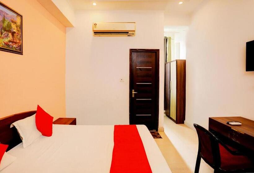 Triple Classic Room, Oyo 29308 Virasat Shaheed Path Inn