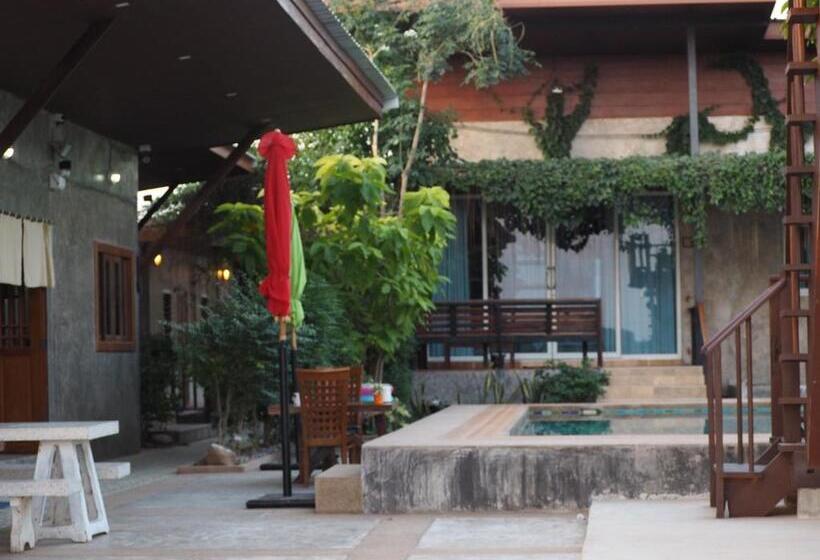 Семейный Номер, Nawiengkae Riverview Resort