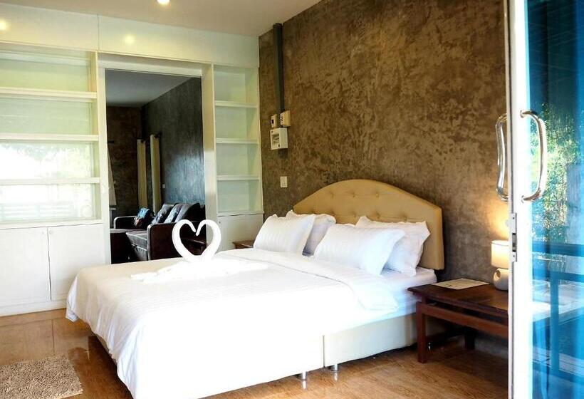 Семейный Номер, Nawiengkae Riverview Resort