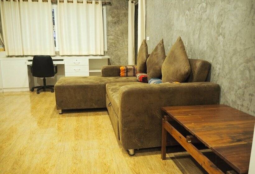 Семейный Номер, Nawiengkae Riverview Resort
