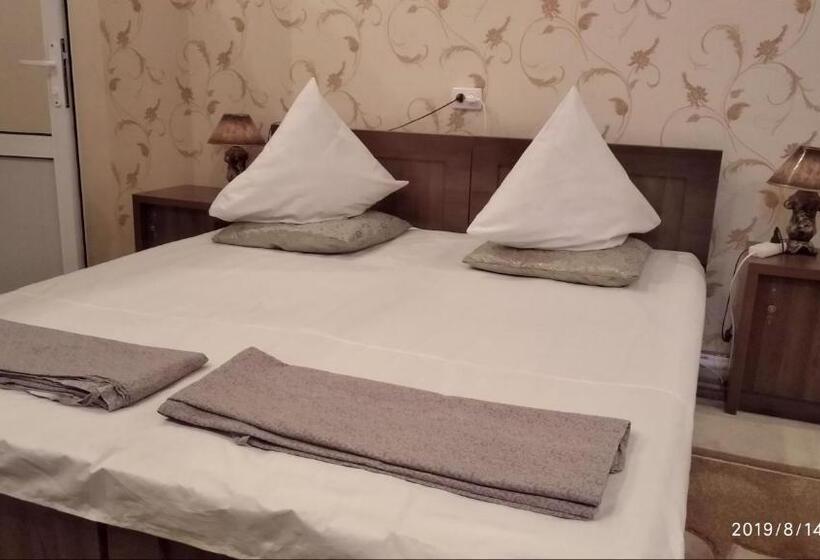 家庭房带园景, Faride Guest House