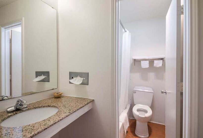 Номер Стандарт 2 Двуспальные Кровати, Americas Best Value Inn Lockhart Tx