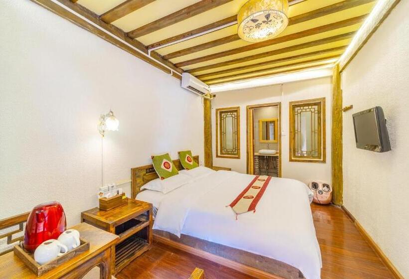 Quarto Estandar, Lewo Guest House