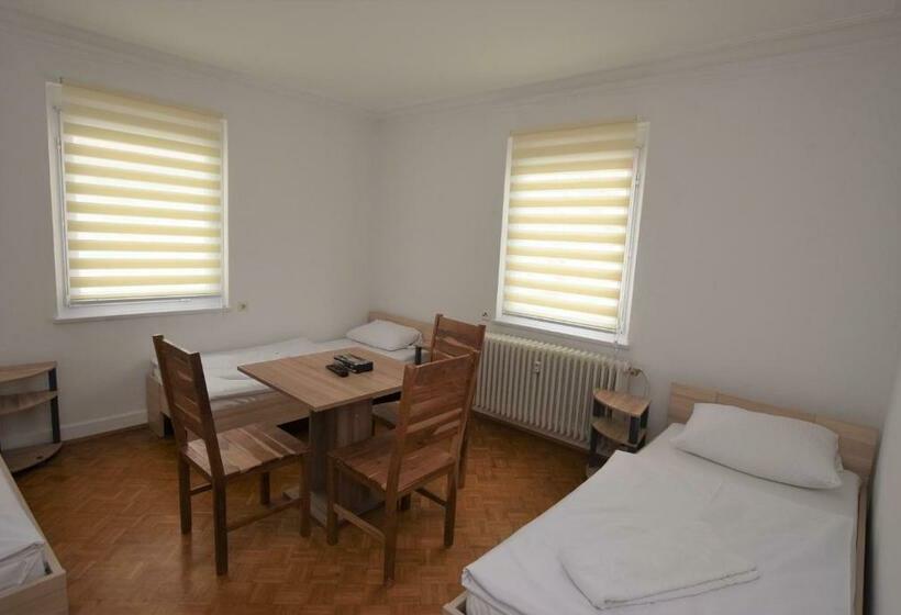 基本三人间, Nürtingen Zimmer