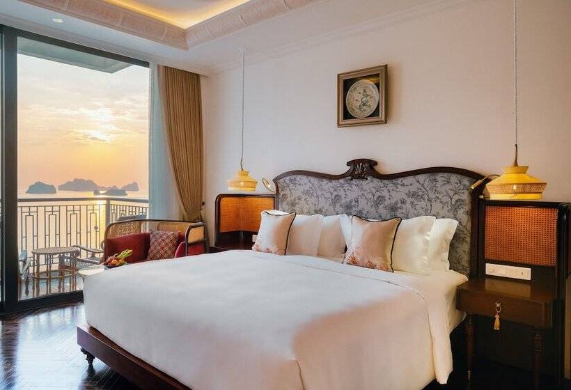 Classic Room Double Bed Sea View, Hôtel Perle D Orient Cat Ba   Mgallery