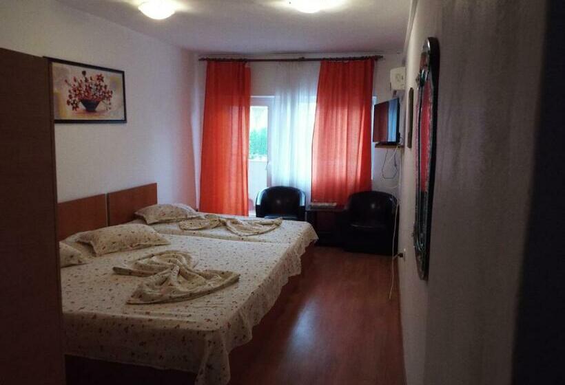 اتاق استاندارد سه نفره, Vila Efor
