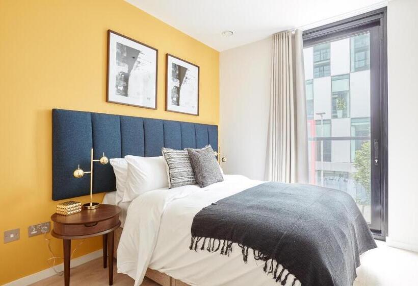 1 Bedroom Apartment with Balcony, Sonder At Britain Quay
