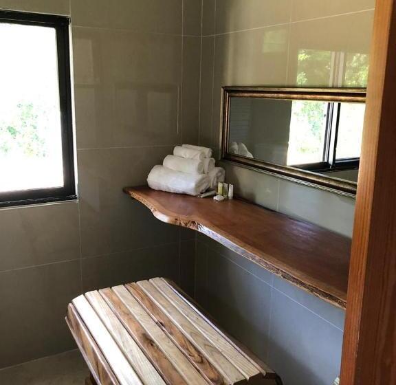 استودیوی استاندارد با چشم‌انداز دریا, Castara Inn