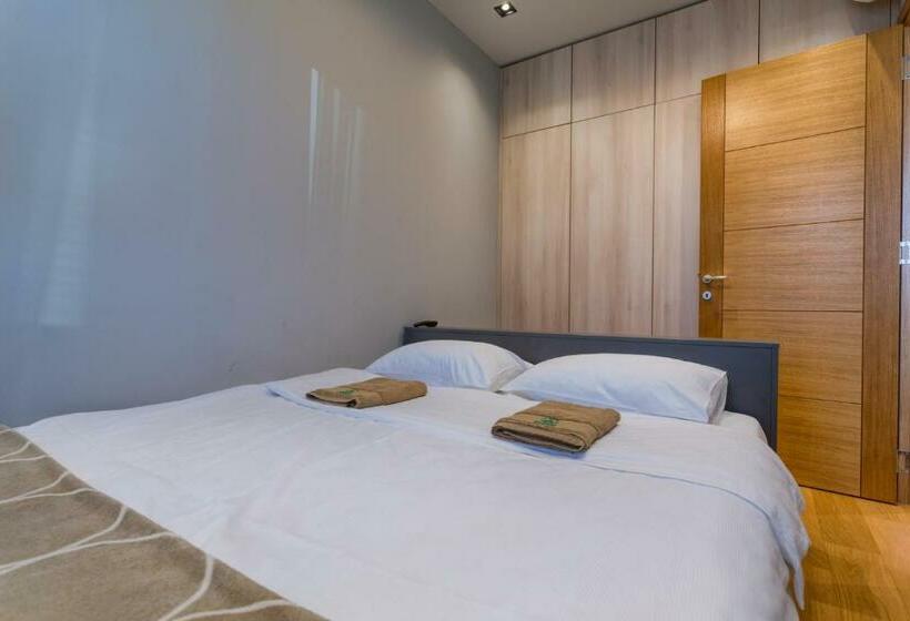 آپارتمان 1 خوابه با چشم‌انداز, Kalman Spa&gym