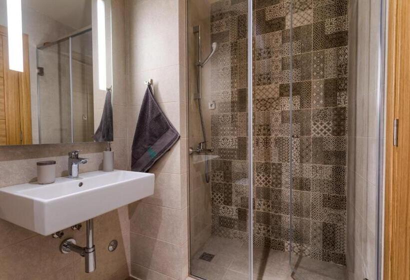 آپارتمان 1 خوابه با چشم‌انداز, Kalman Spa&gym