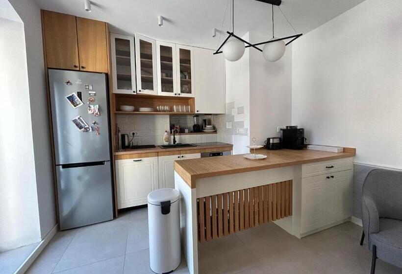 اتاق استاندارد با سرویس بهداشتی مشترک, Kotor Nest
