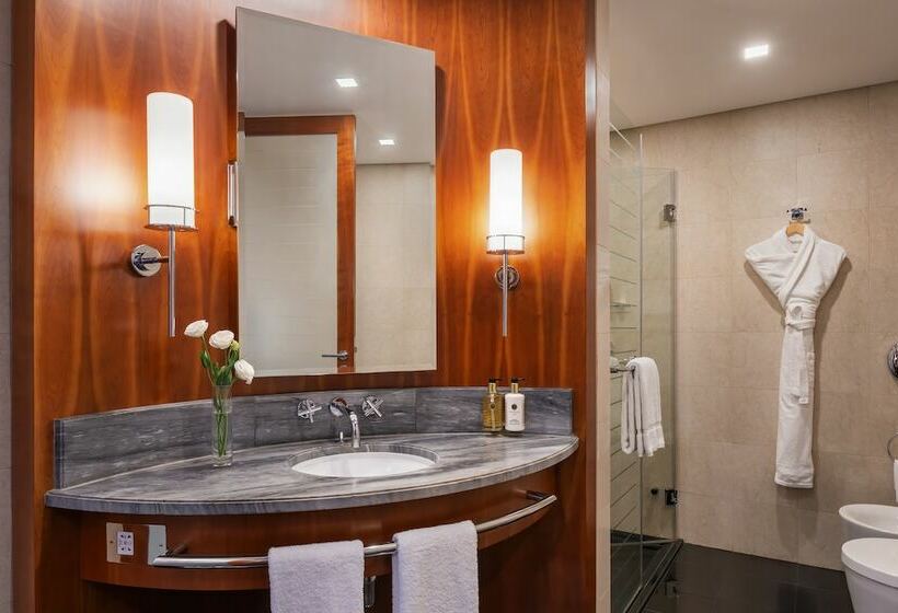 Номер Deluxe, Jumeirah Emirates Towers Dubai