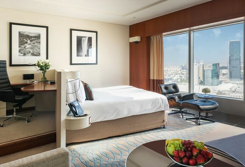Номер Deluxe, Jumeirah Emirates Towers Dubai