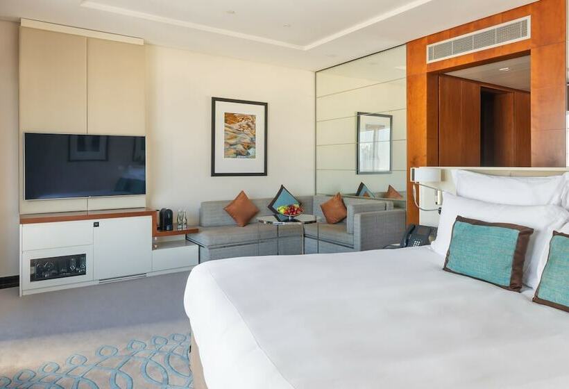 Номер Deluxe, Jumeirah Emirates Towers Dubai
