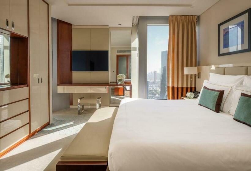 Полулюкс, Jumeirah Emirates Towers Dubai