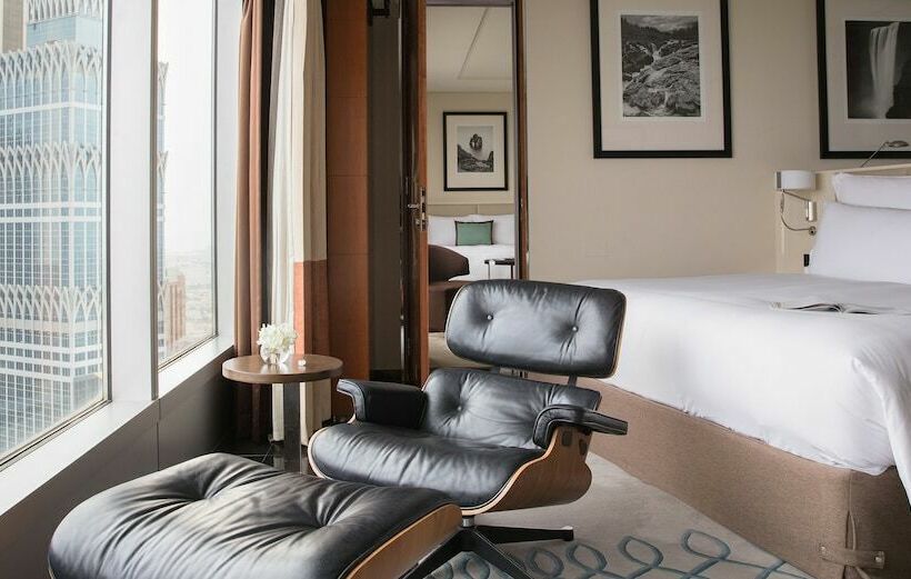 Номер Клуб, Jumeirah Emirates Towers Dubai