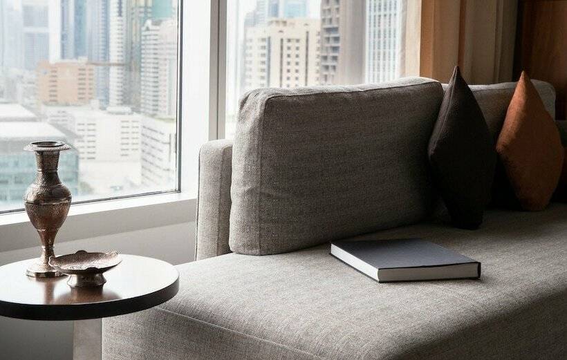 Номер Клуб, Jumeirah Emirates Towers Dubai