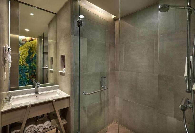 Номер Deluxe с Балконом, Mercure Kuta Bali