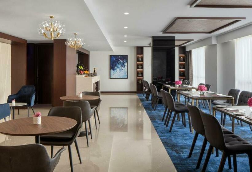 Номер Executive, Pullman Dubai Creek City Centre