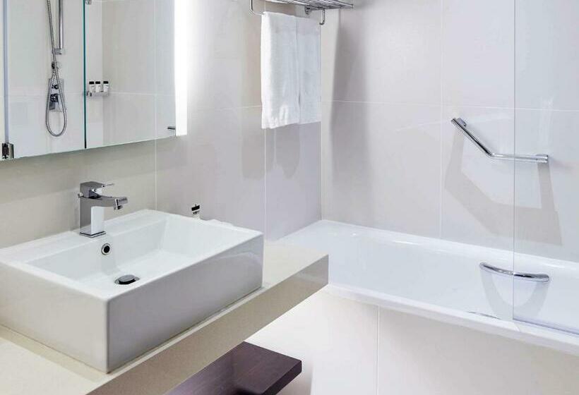 Номер Superior, Pullman Dubai Creek City Centre